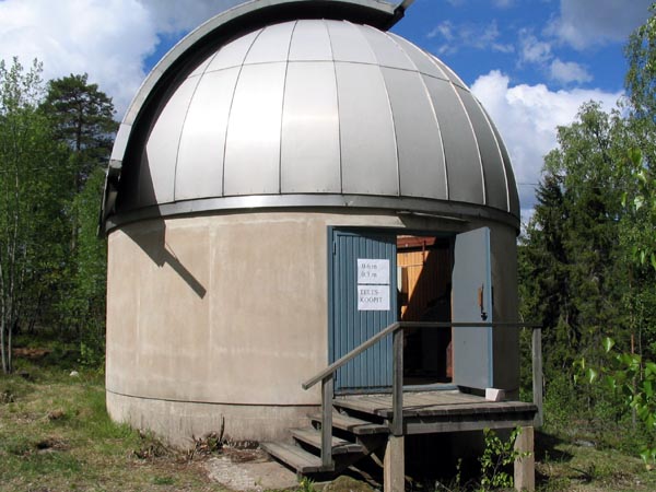 Open house day at Tuorla Observatory on 15/5/2004